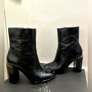 VINCE CAMUTO JORDYN BOOTIE